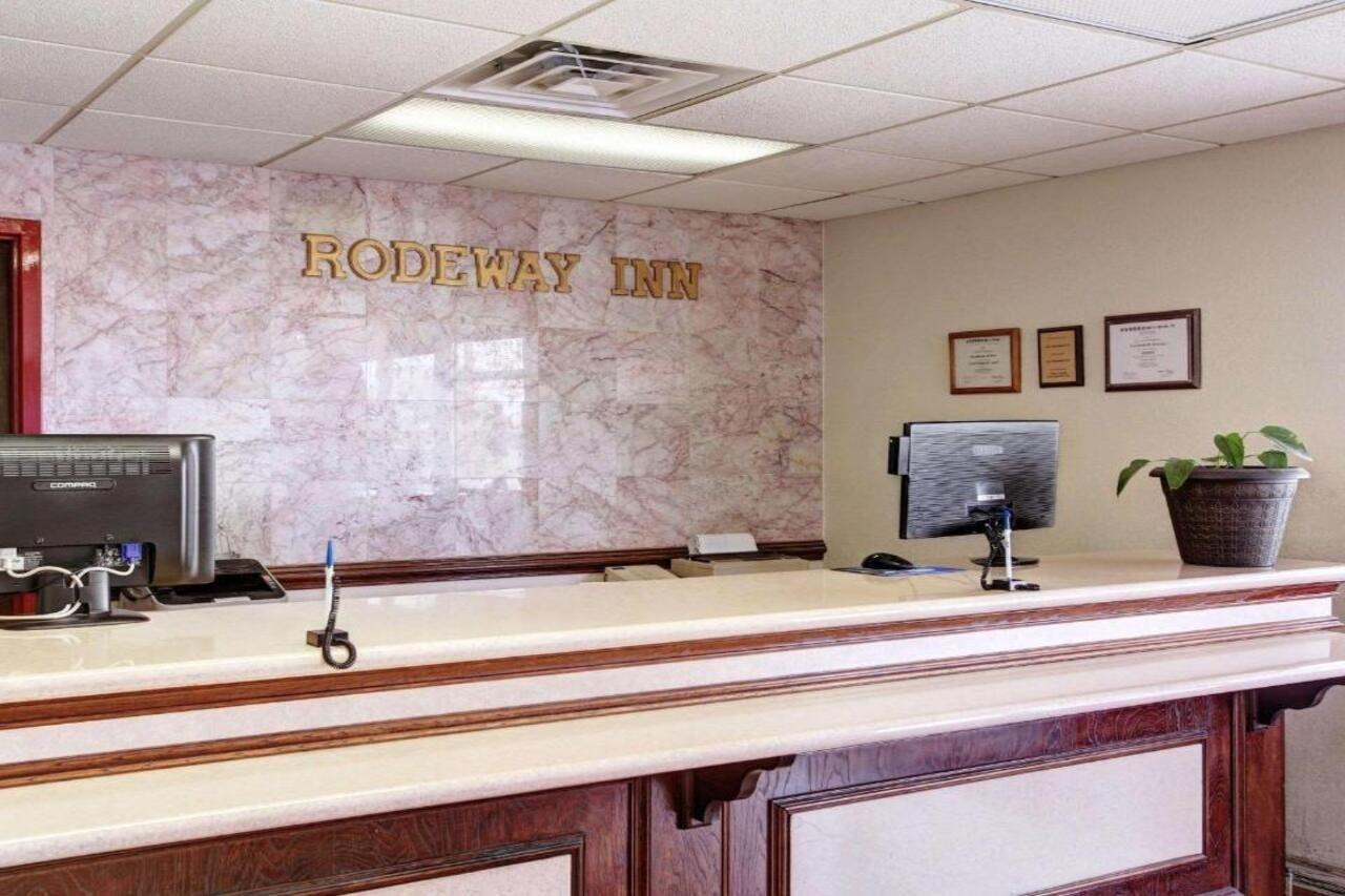 Rodeway Inn Ню Браунфелс Екстериор снимка