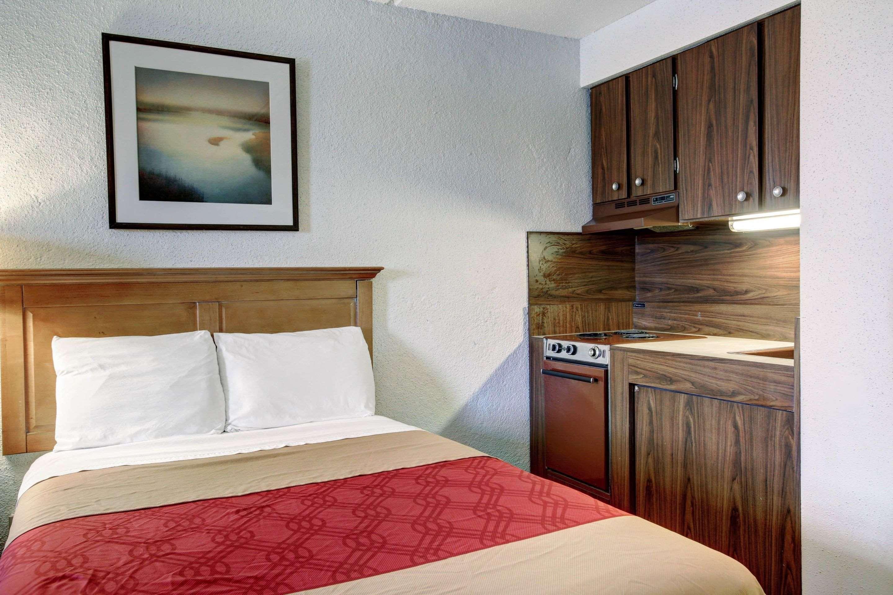 Rodeway Inn Ню Браунфелс Екстериор снимка