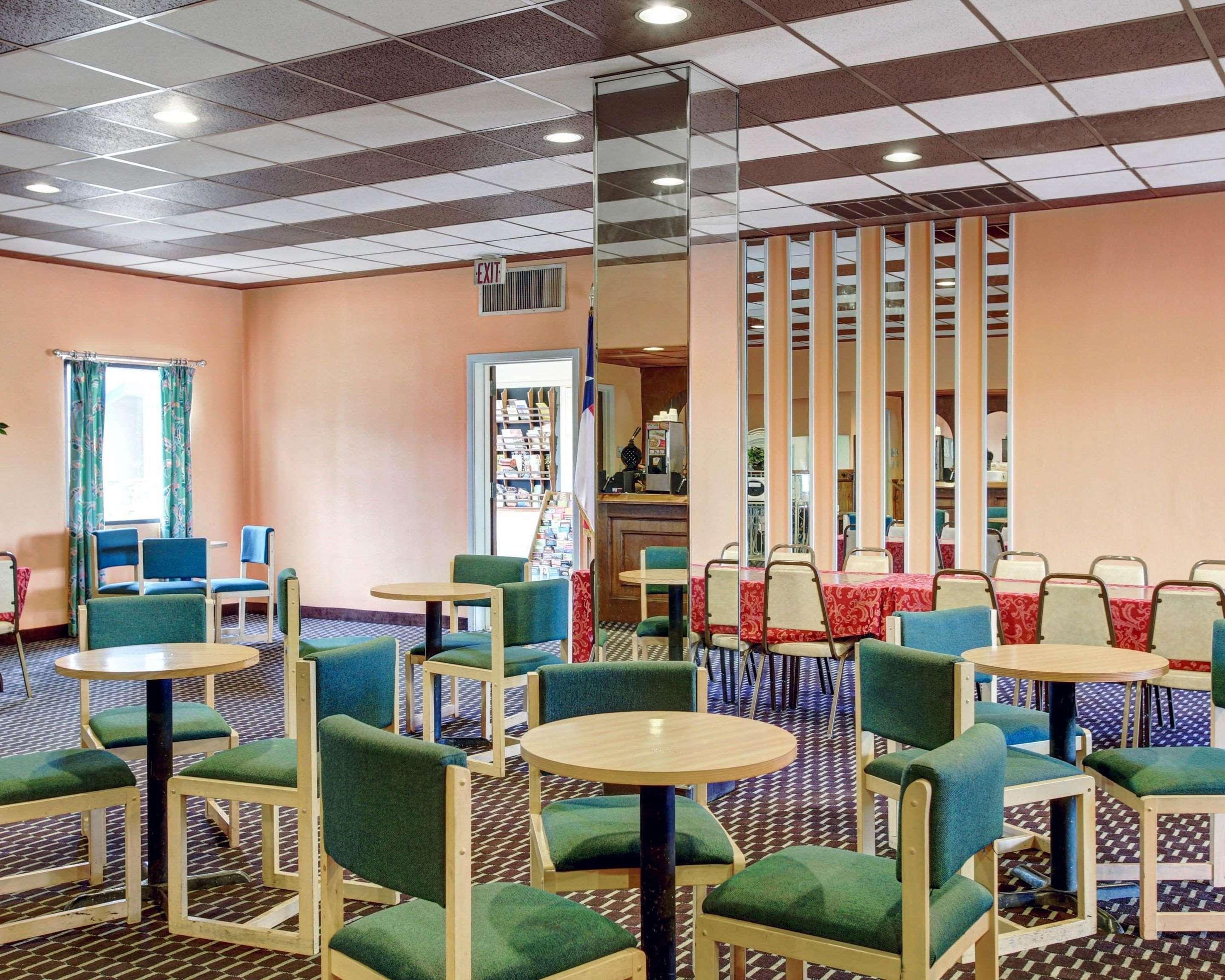 Rodeway Inn Ню Браунфелс Екстериор снимка