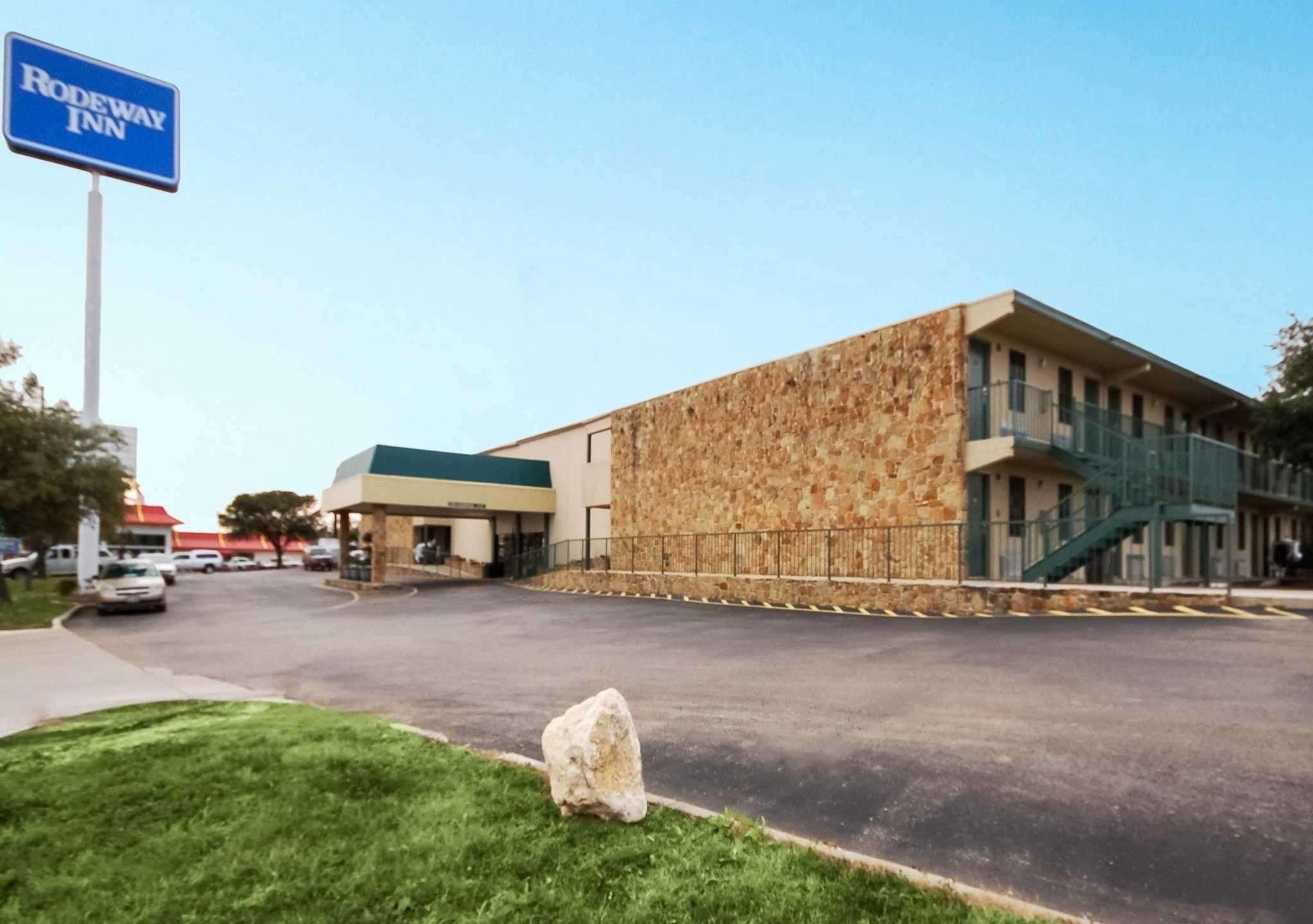 Rodeway Inn Ню Браунфелс Екстериор снимка
