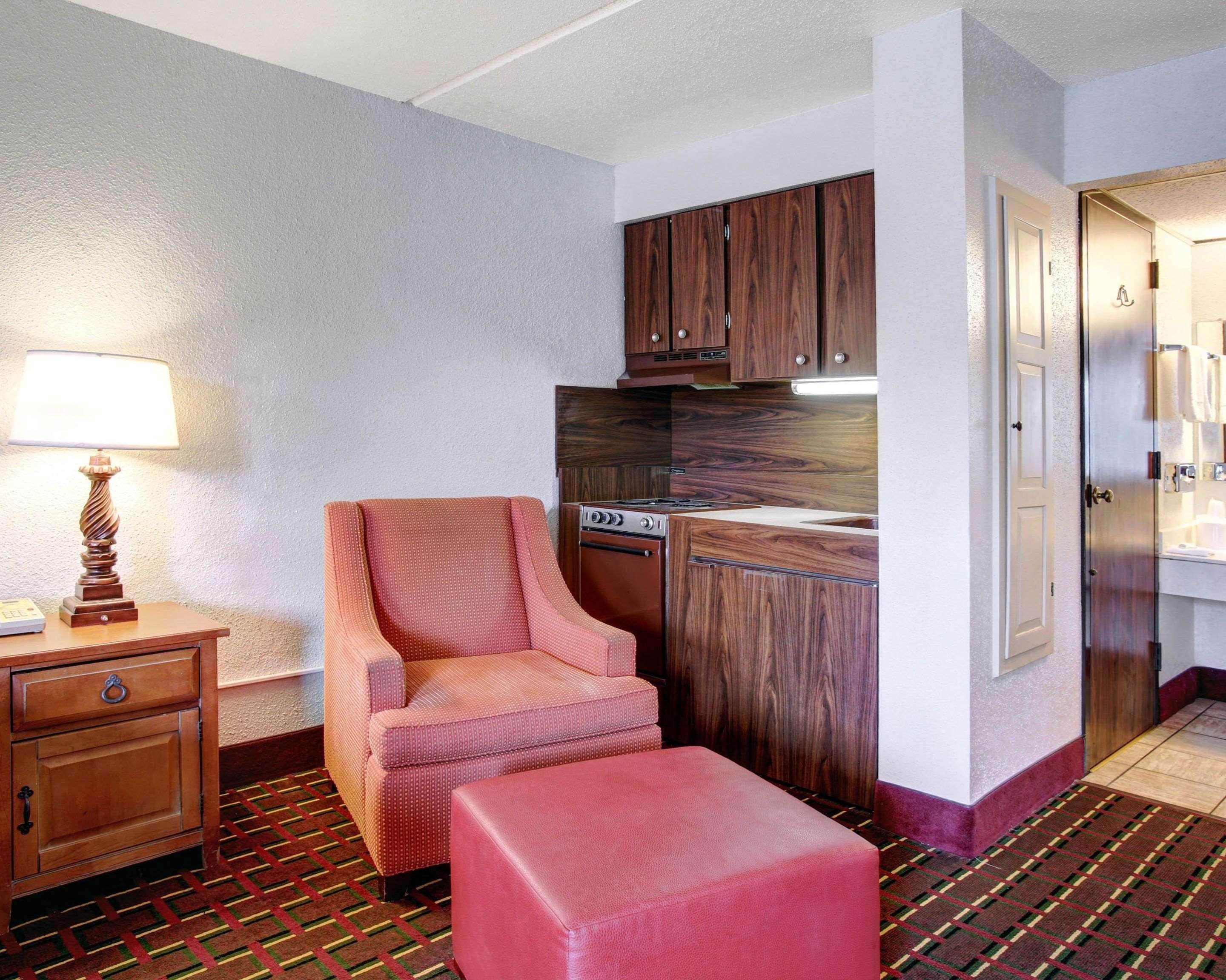 Rodeway Inn Ню Браунфелс Екстериор снимка