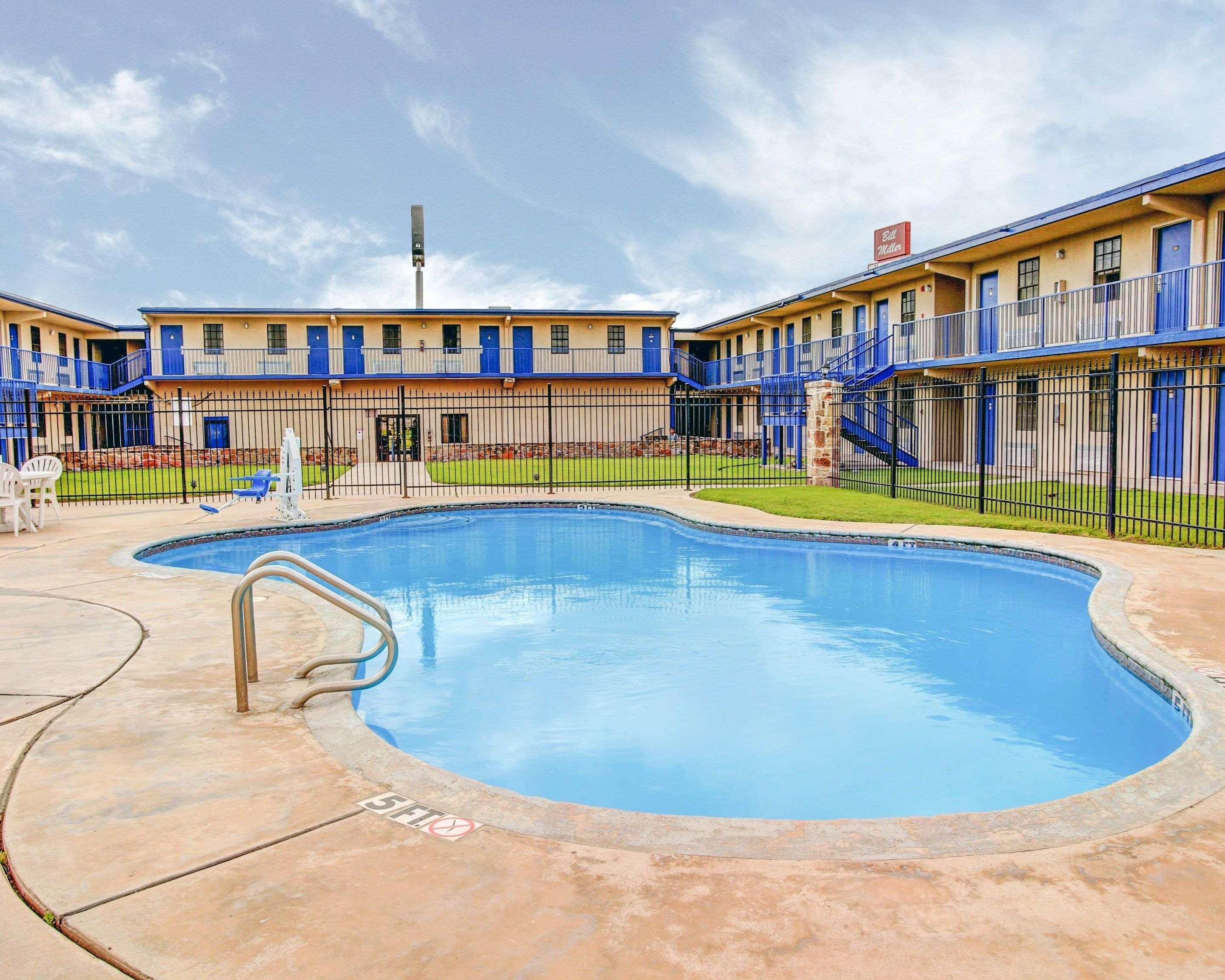 Rodeway Inn Ню Браунфелс Екстериор снимка